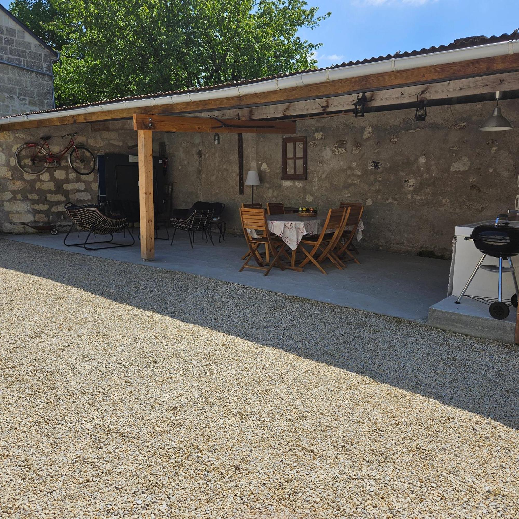 Gite Le Montinho Fontevraud L'Abbaye Eksteriør bilde